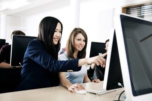 Das Lernen erfolgt in kleinen Gruppen und mit moderner Technik