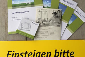 Bei uns gibt es größtmögliche Flexibilität: Sie bestimmen, wann und wo Sie studieren und welche Module Sie neben den Kernmodulen auswählen. Möchten Sie beim Lernen Gas geben oder sich bis zu 24 Monate Zeit lassen? Entscheiden Sie. Selbst bei der Zahlung der Studiengebühren sind Sie flexibel.