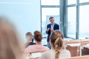 Das Studium basiert auf einem hohen Anspruch an Forschung und Lehre.