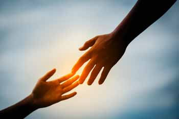 Hände greifen nacheinander