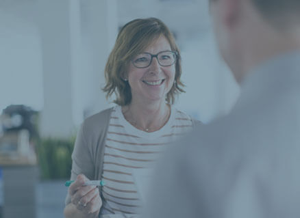 Sozialmanagerin bei der Arbeit